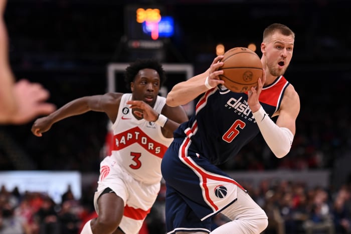 Washington Wizards center Kristaps Porzingis makes a move to the basket during the second half against the Toronto Raptors